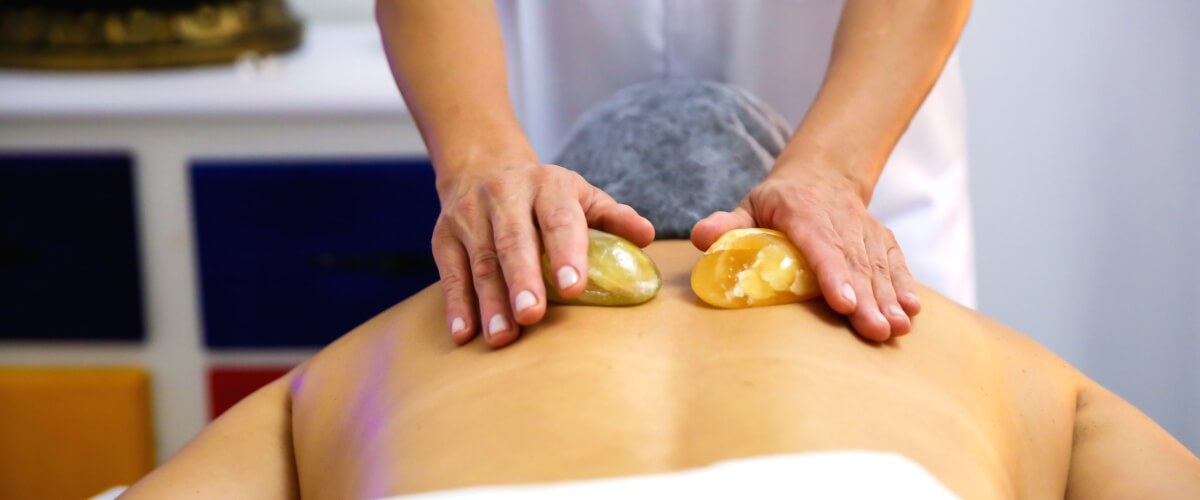 Pedras Quentes - Revita Massoterapia e Massagens Terapêuticas e Relaxantes